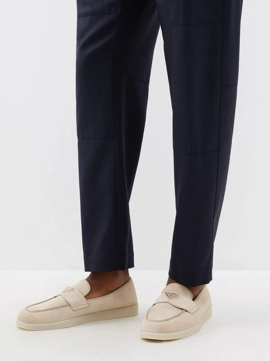 프라다 로고 스웨이드 로퍼