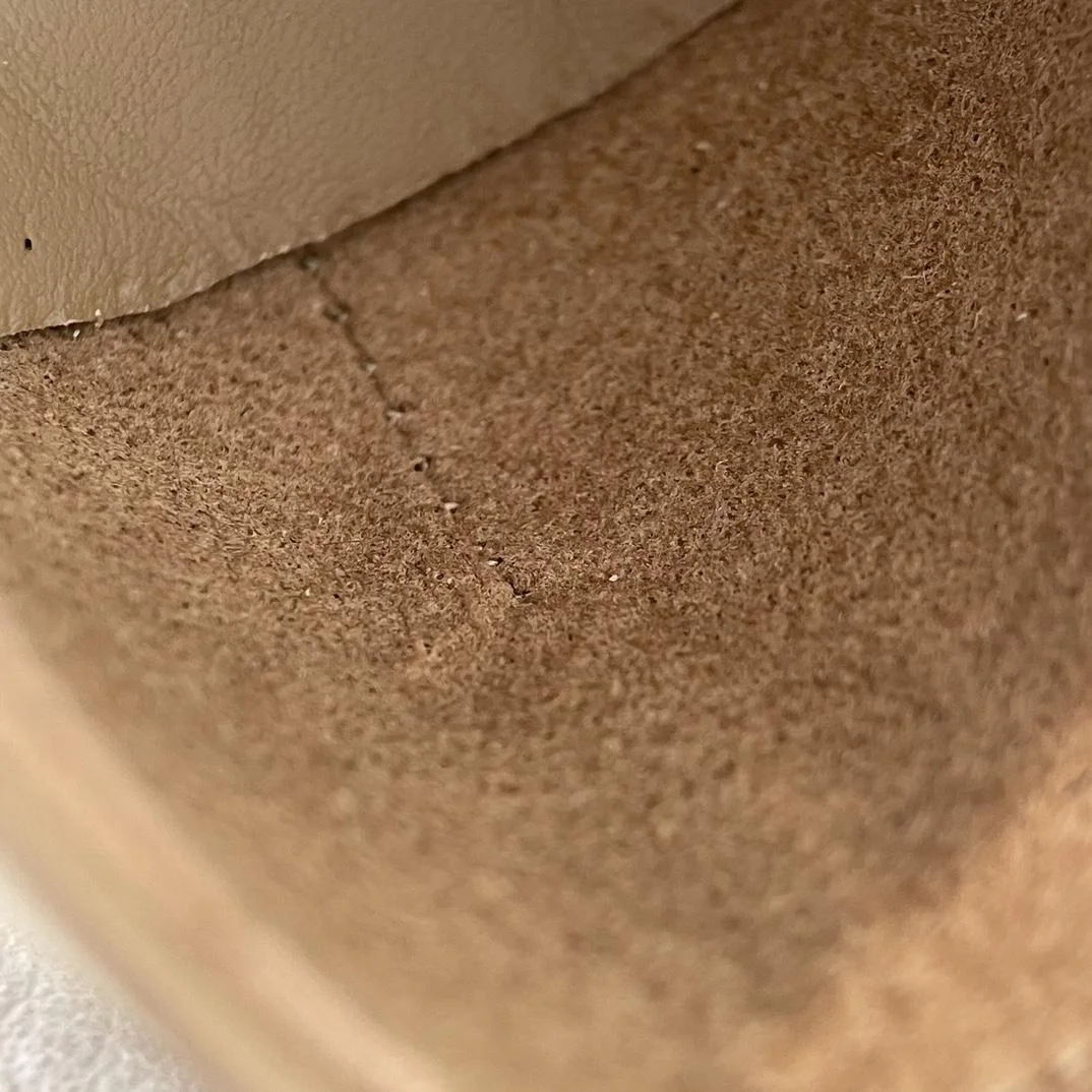 프라다 로고 스웨이드 로퍼