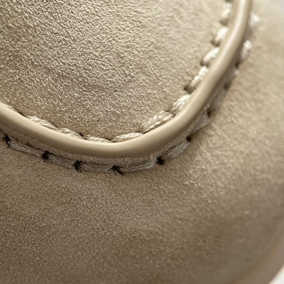 프라다 로고 스웨이드 로퍼