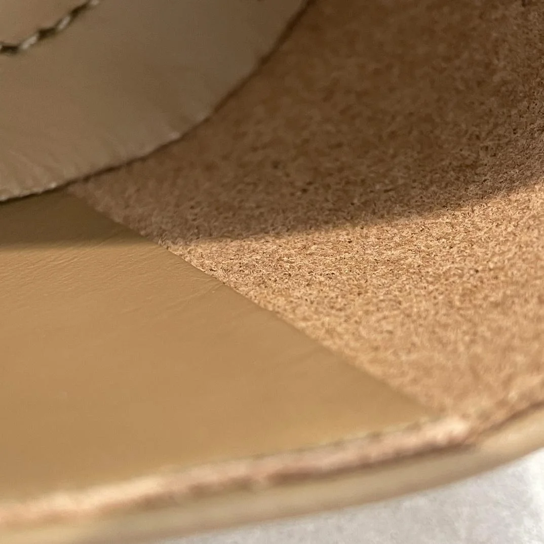 프라다 로고 스웨이드 로퍼