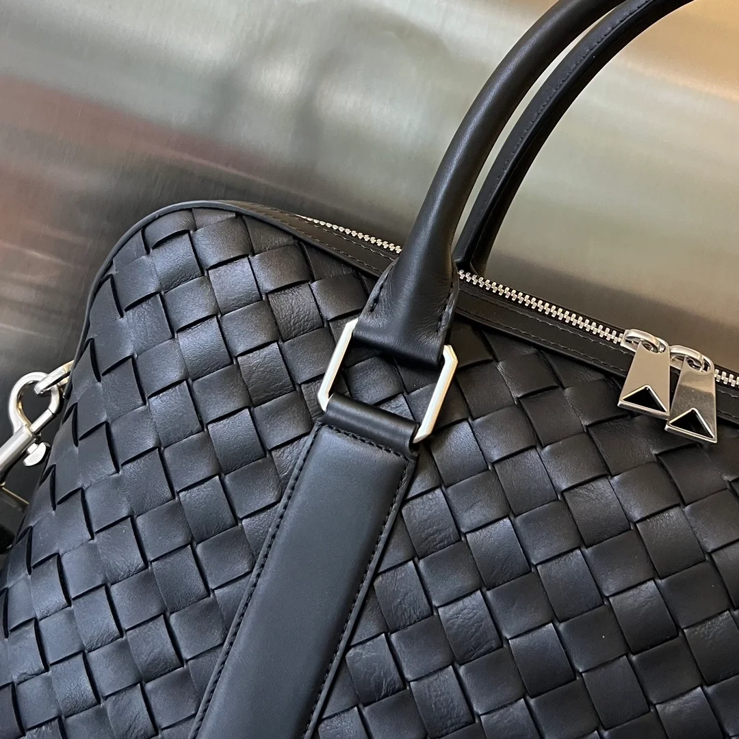 보테가 베네타 인트레치아토 브리프케이스 블랙