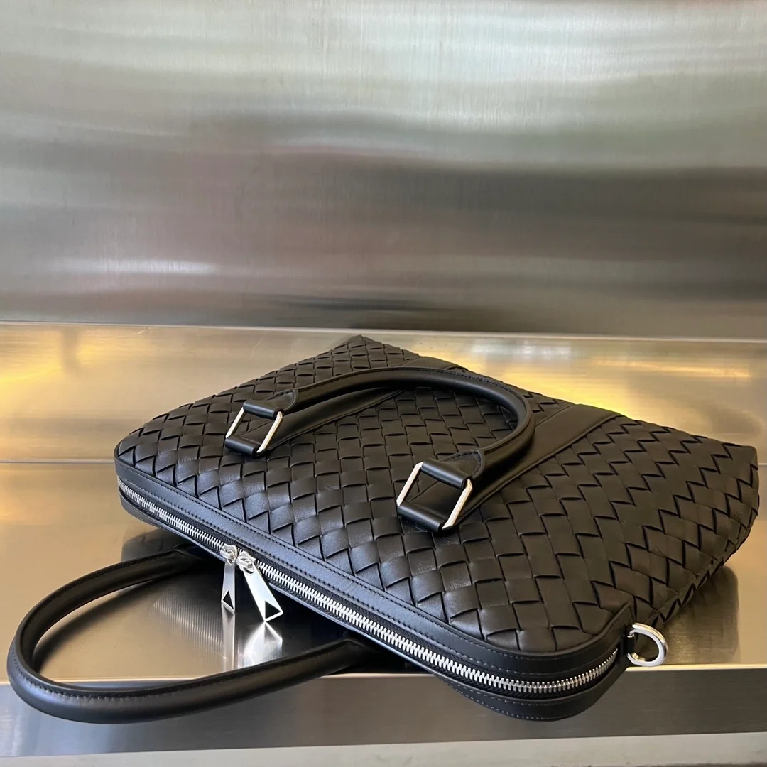 보테가 베네타 인트레치아토 브리프케이스 블랙