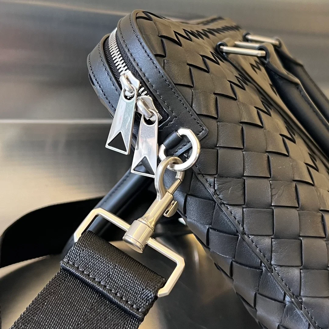 보테가 베네타 인트레치아토 브리프케이스 블랙