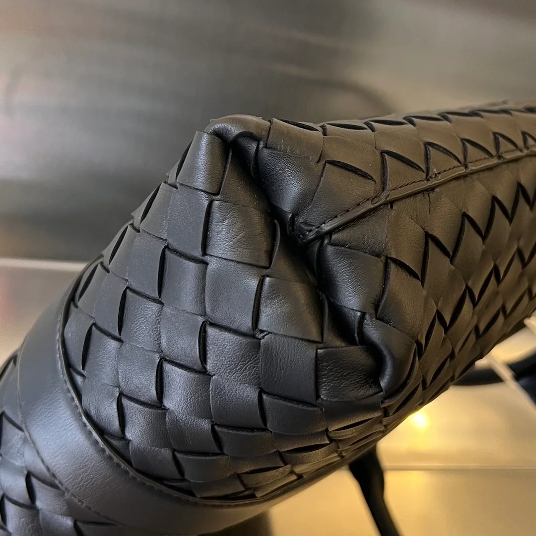 보테가 베네타 인트레치아토 브리프케이스 블랙