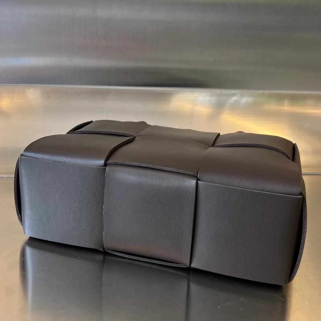 보테가 베네타 아르코 토트백 다크 브라운