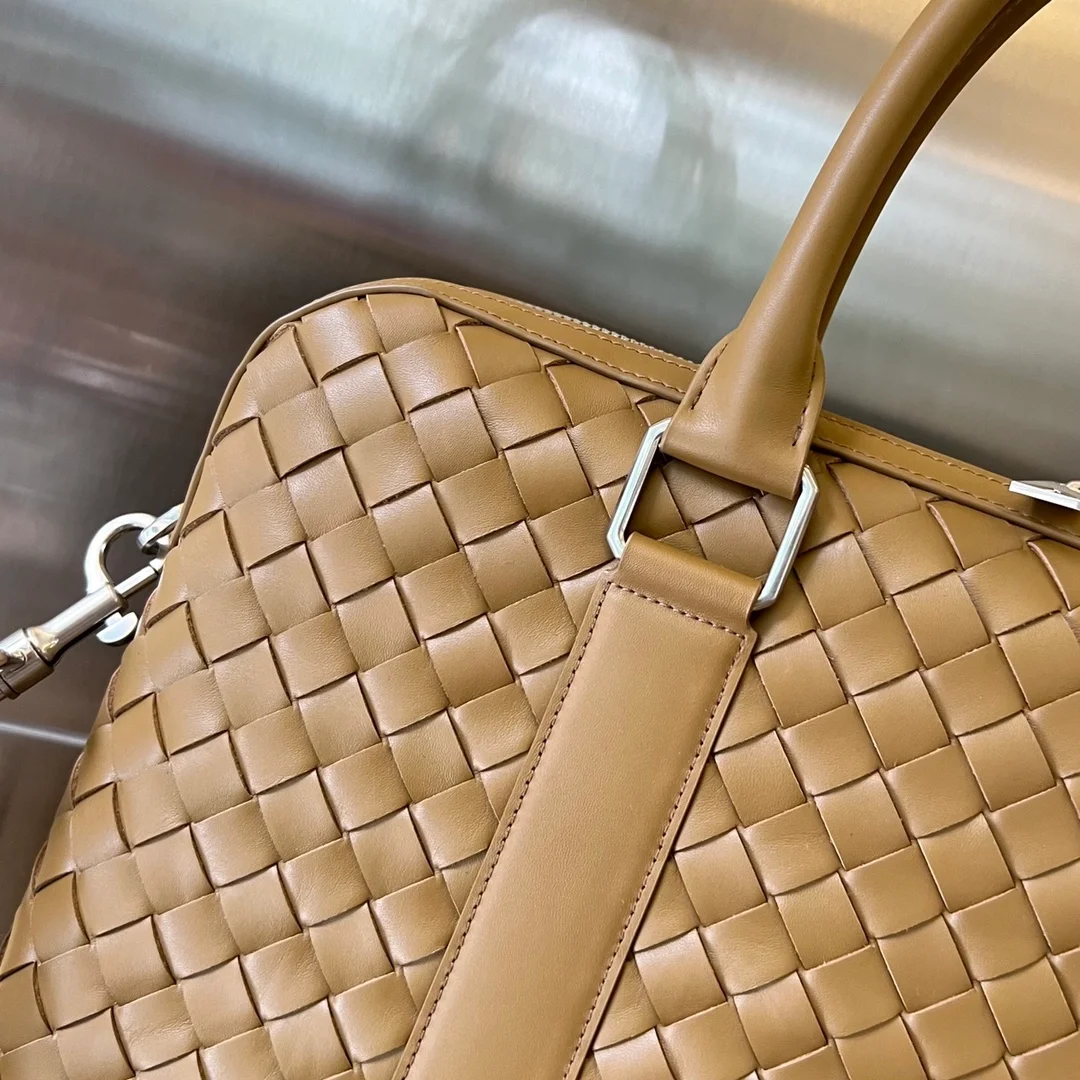 보테가 베네타 슬림 인트레치아토 브리프케이스