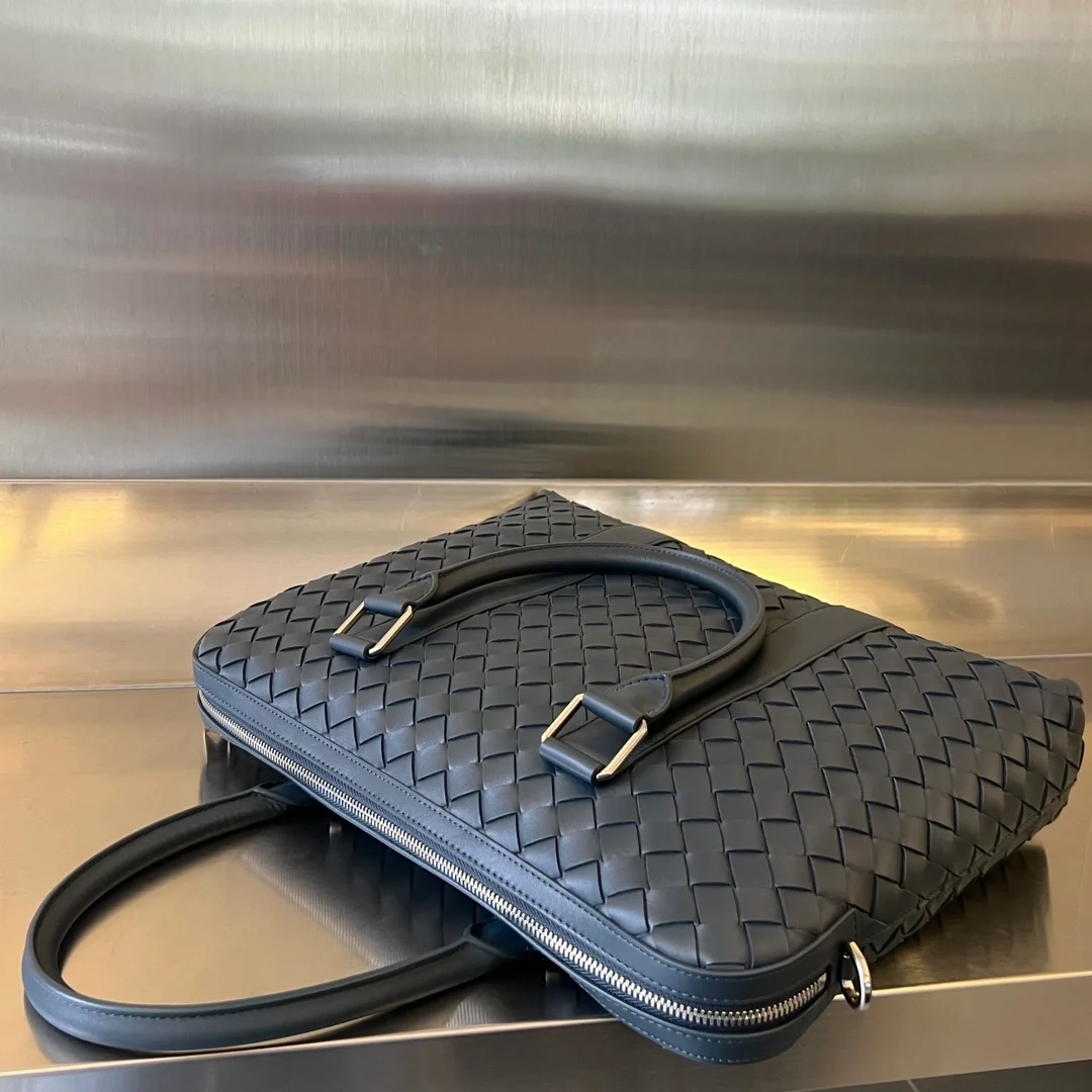 보테가 베네타 인트레치아토 레더 브리프케이스