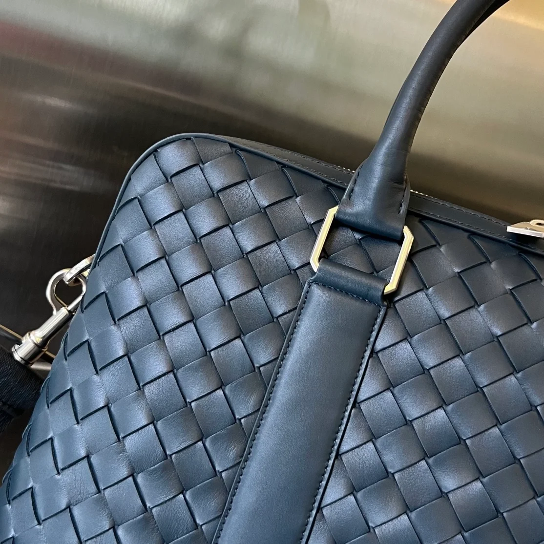 보테가 베네타 인트레치아토 레더 브리프케이스