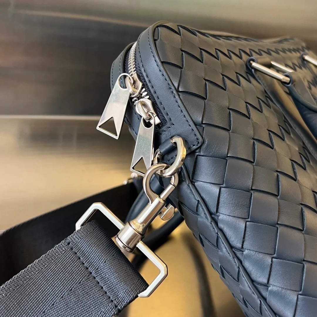 보테가 베네타 인트레치아토 레더 브리프케이스