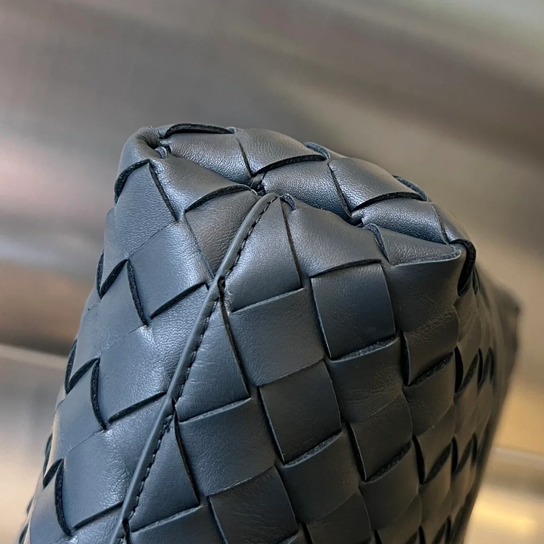 보테가 베네타 인트레치아토 레더 브리프케이스