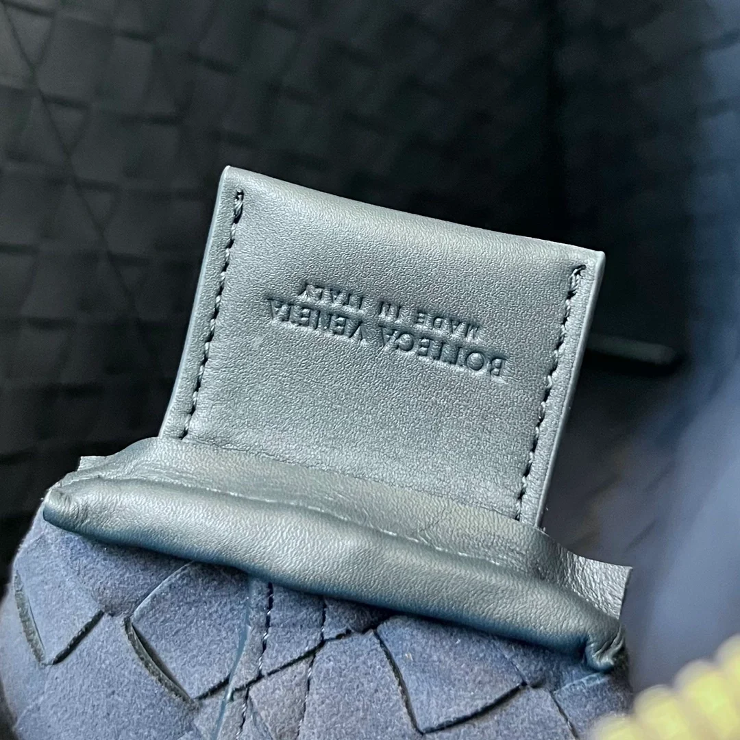 보테가 베네타 인트레치아토 레더 브리프케이스