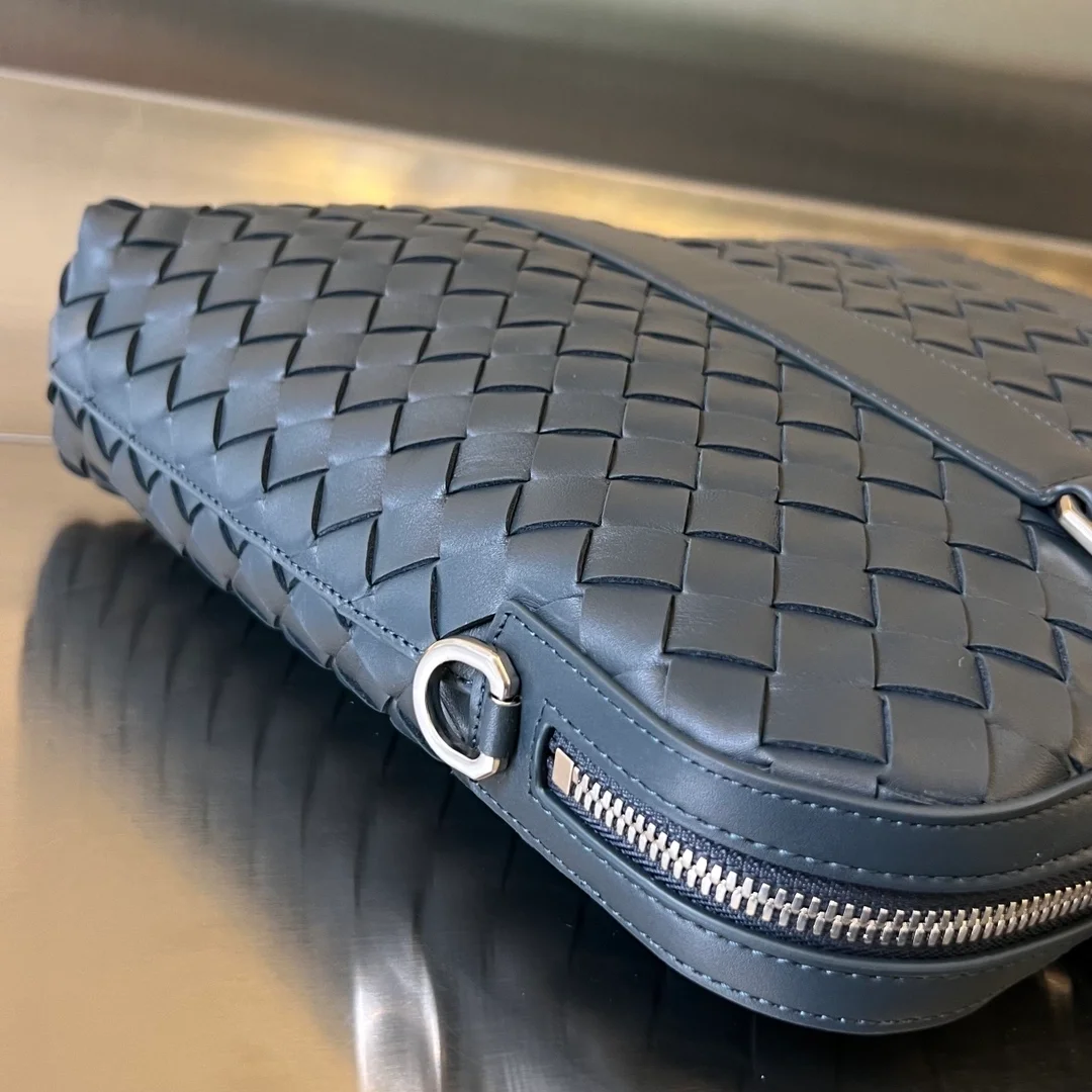 보테가 베네타 인트레치아토 레더 브리프케이스