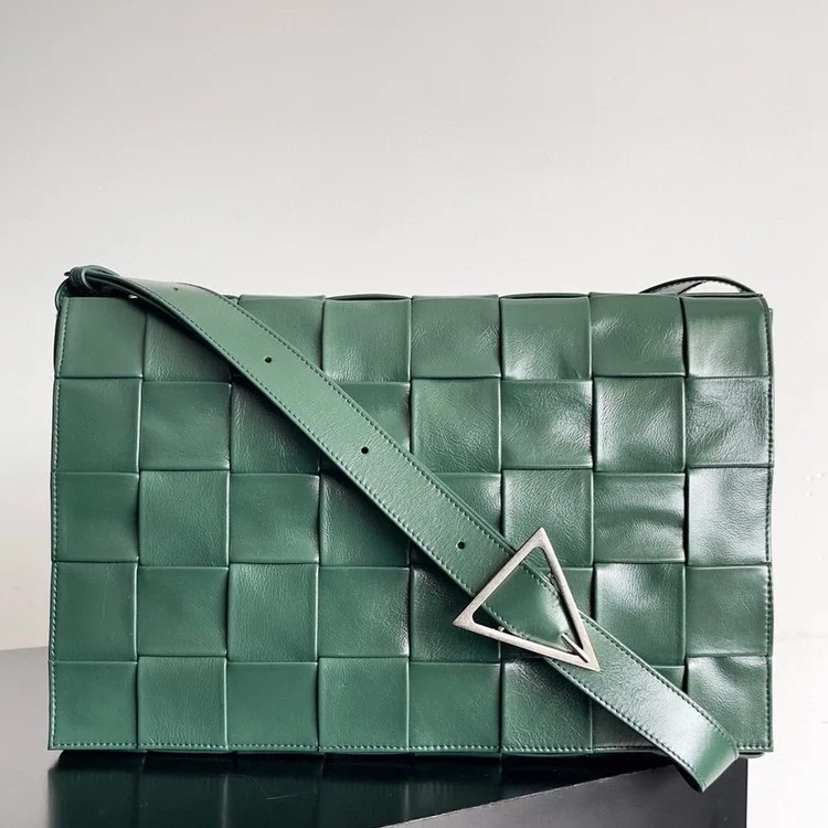 보테가 베네타 맥시 카세트 크로스백