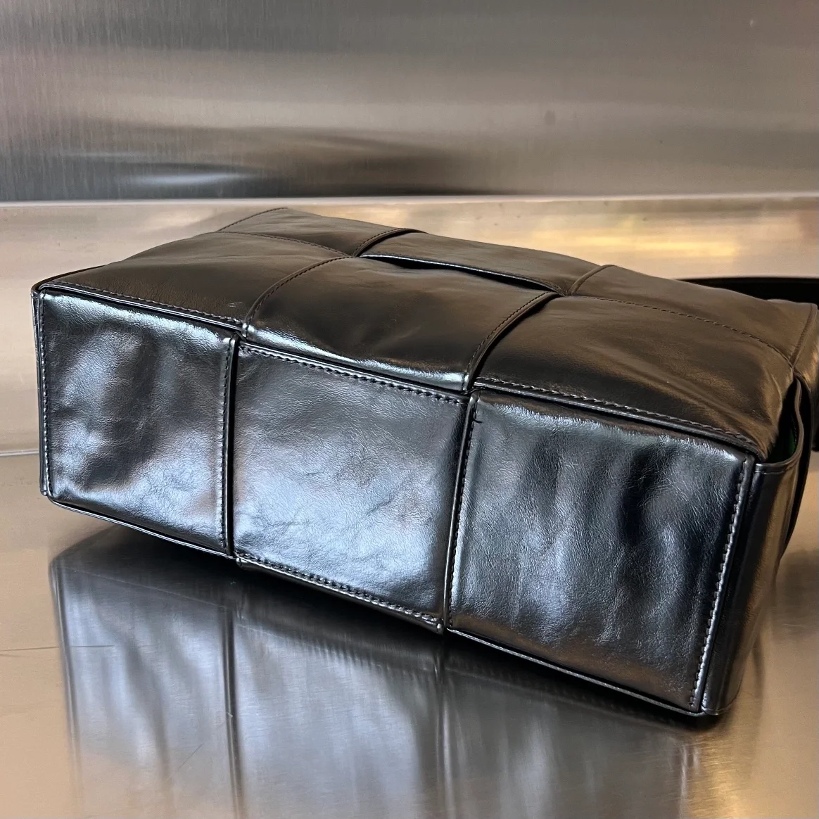 보테가 베네타 미디엄 아르코 카메라백 블랙