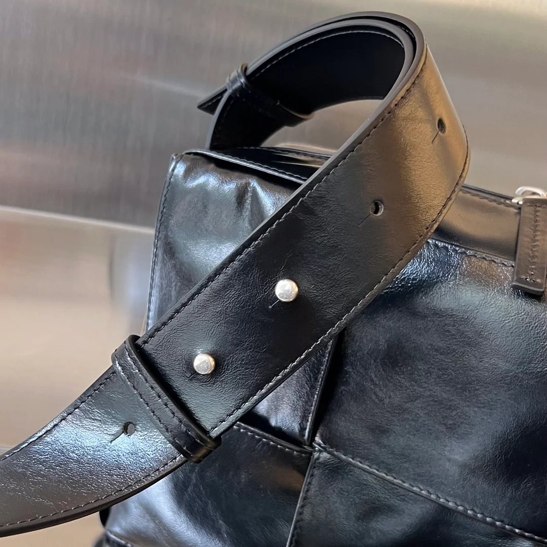 보테가 베네타 미디엄 아르코 카메라백 블랙