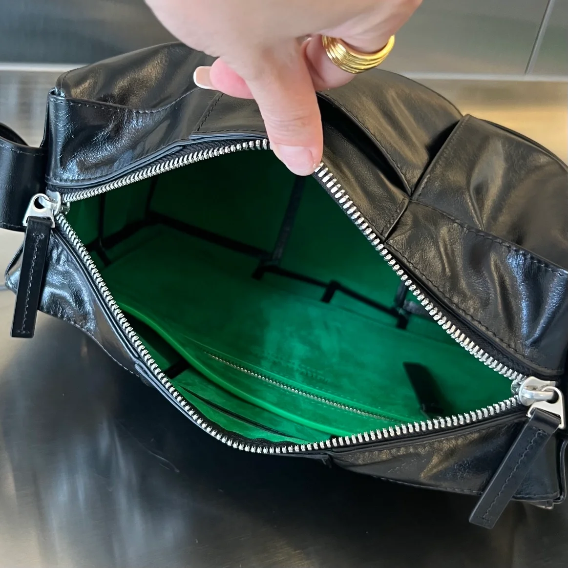 보테가 베네타 미디엄 아르코 카메라백 블랙