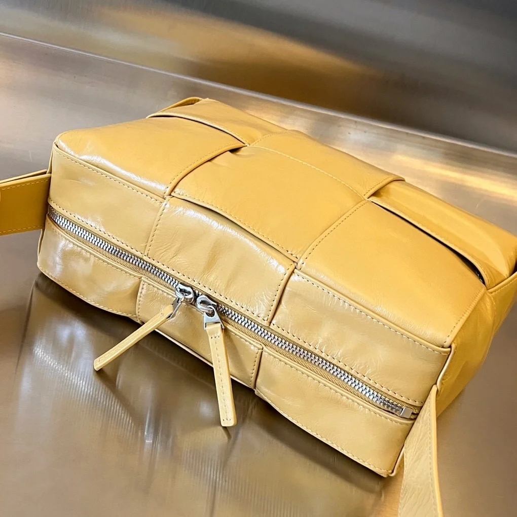 보테가 베네타 아르코 카메라백 버터