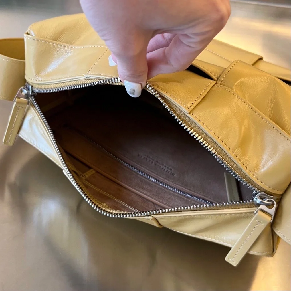 보테가 베네타 아르코 카메라백 버터