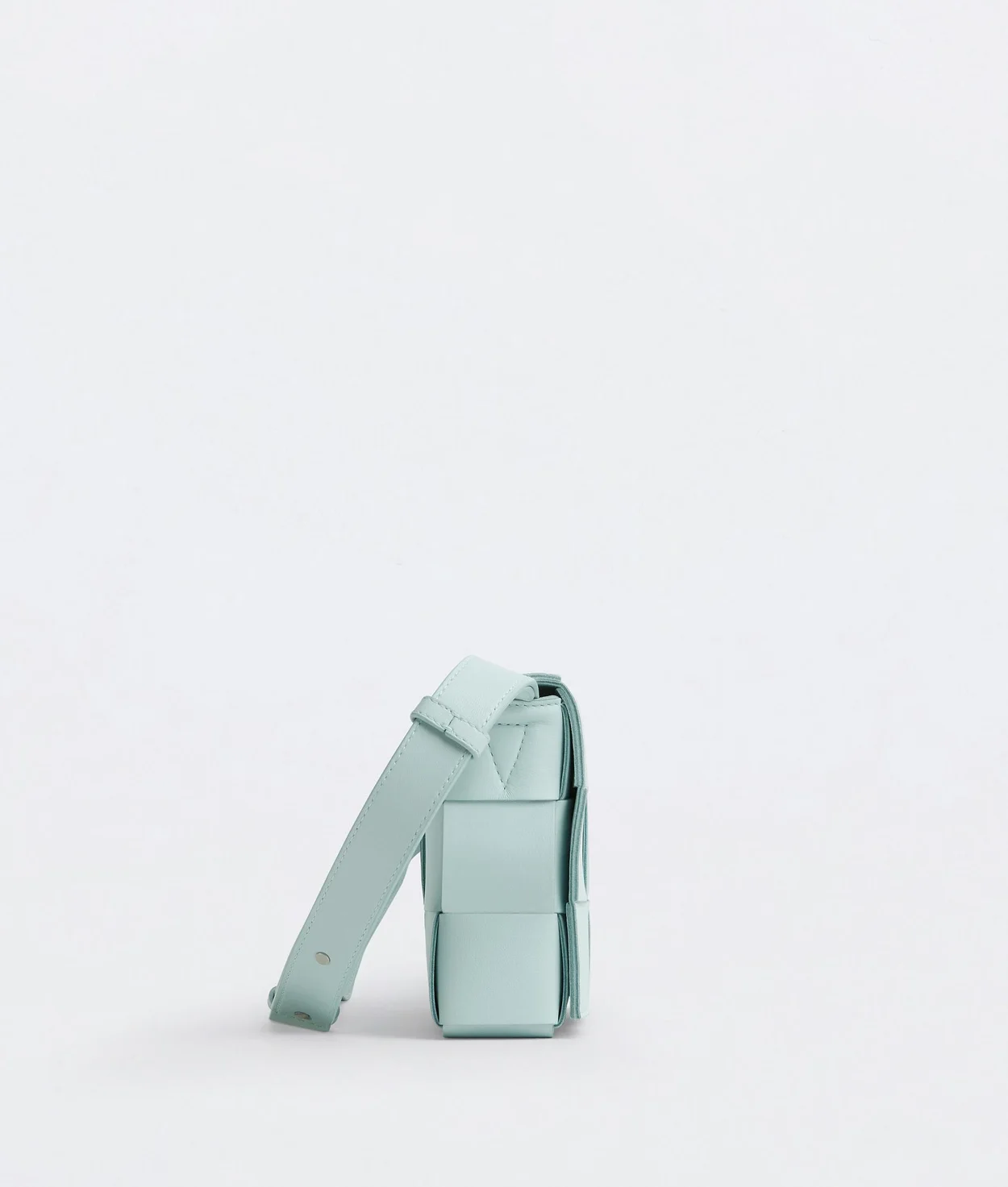 보테가 베네타 스트랩 카세트 백 틸 워시