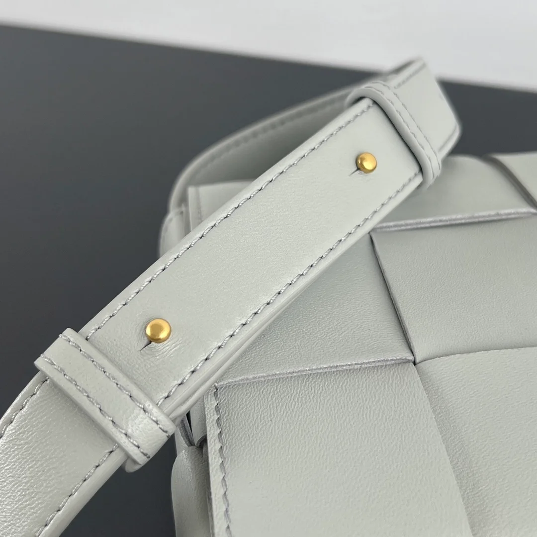 보테가 베네타 스트랩 카세트 백 틸 워시