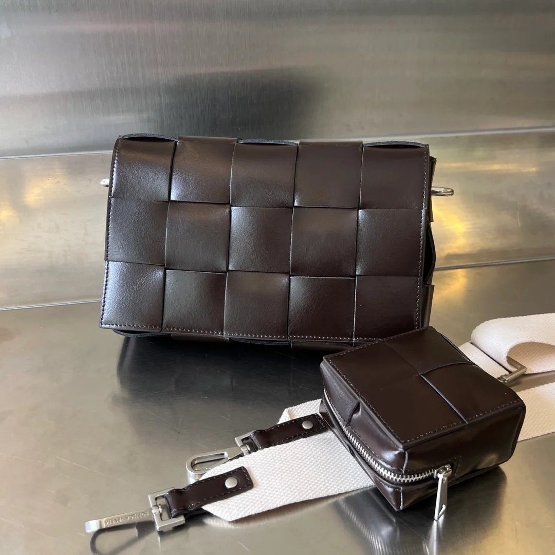 보테가 베네타 스트랩 투톤 카세트 백