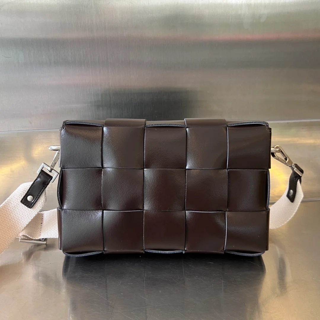 보테가 베네타 스트랩 투톤 카세트 백