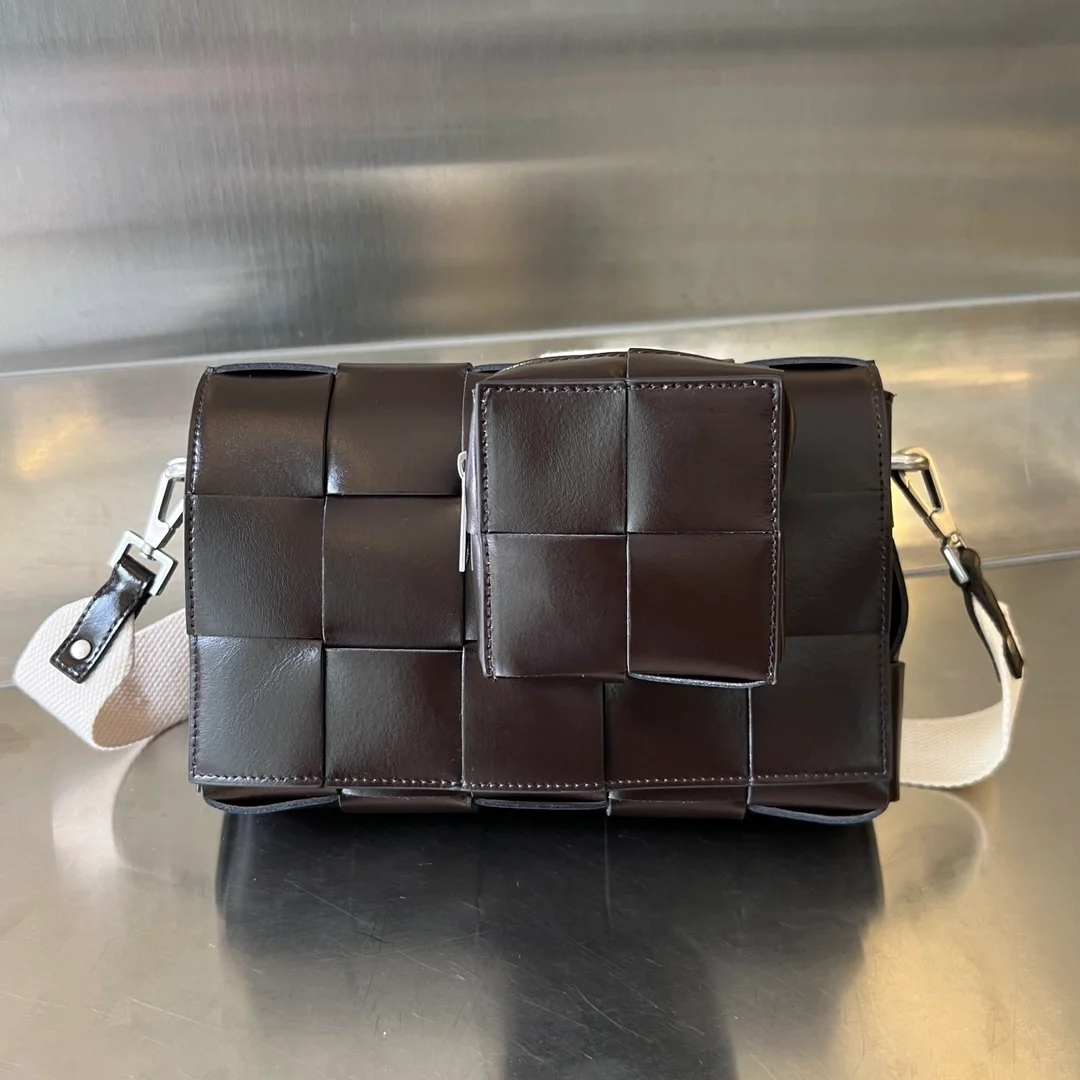 보테가 베네타 스트랩 투톤 카세트 백