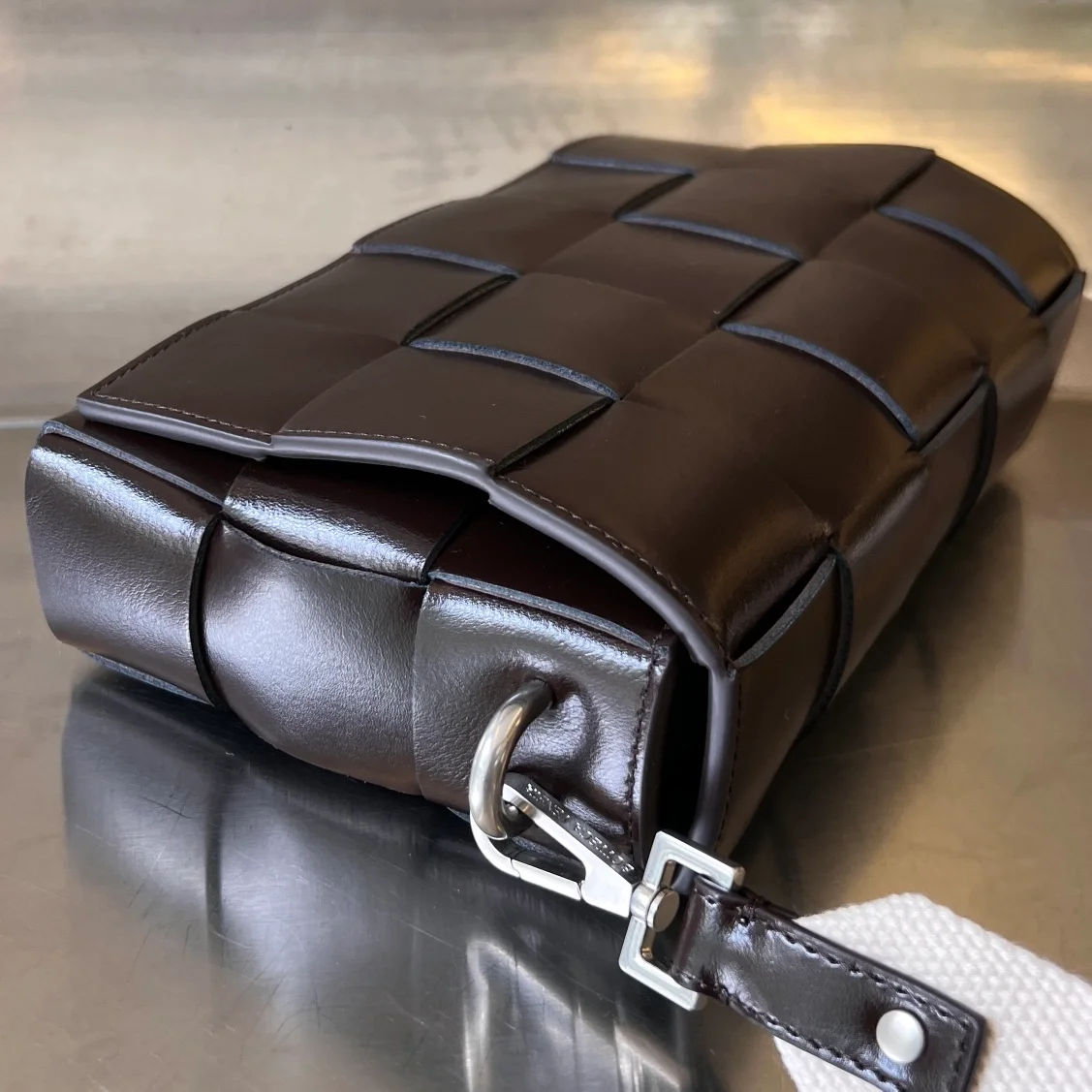 보테가 베네타 스트랩 투톤 카세트 백