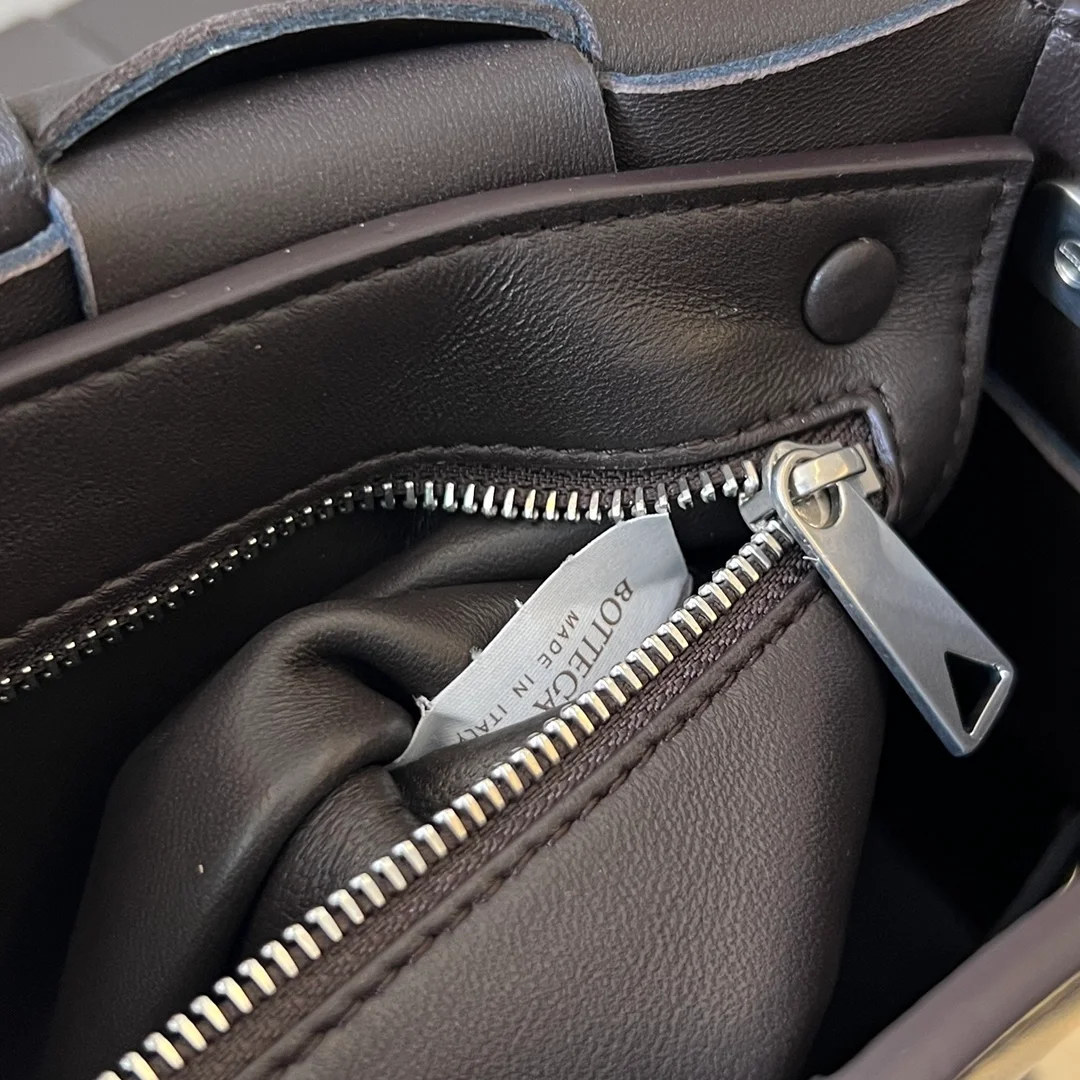 보테가 베네타 스트랩 투톤 카세트 백