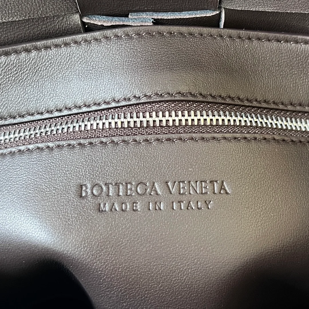 보테가 베네타 스트랩 투톤 카세트 백