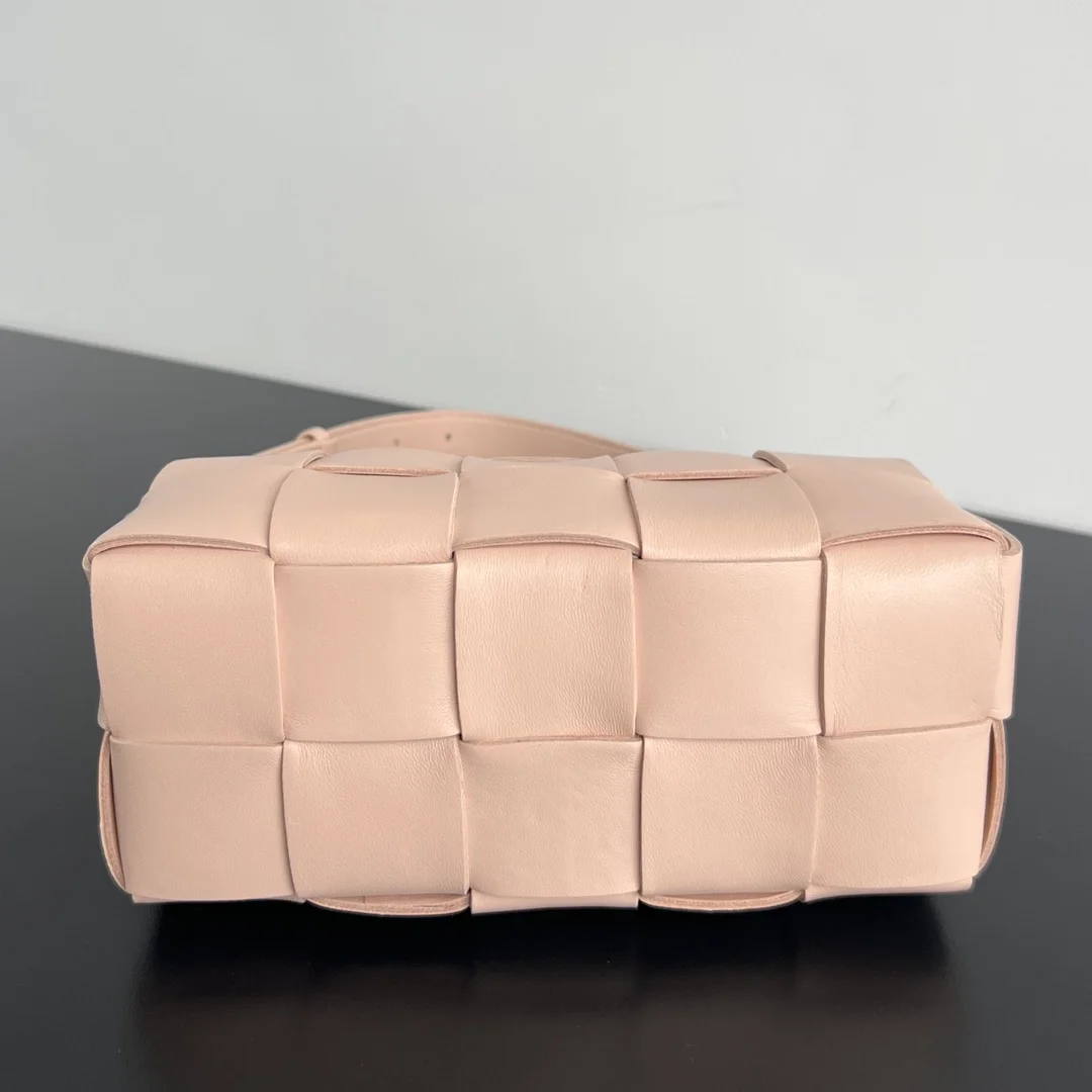 보테가 베네타 스몰 브릭 카세트백 핑크