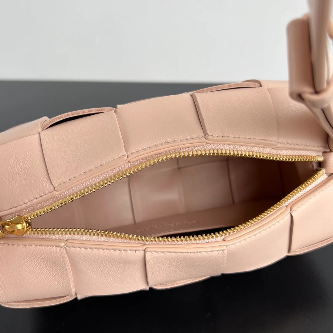 보테가 베네타 스몰 브릭 카세트백 핑크