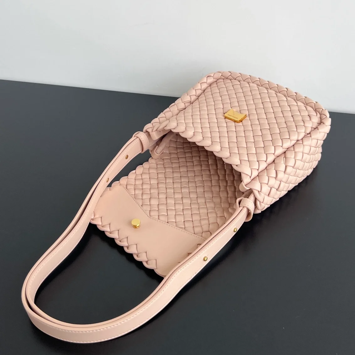 보테가 베네타 스몰 브릭 카세트백 핑크