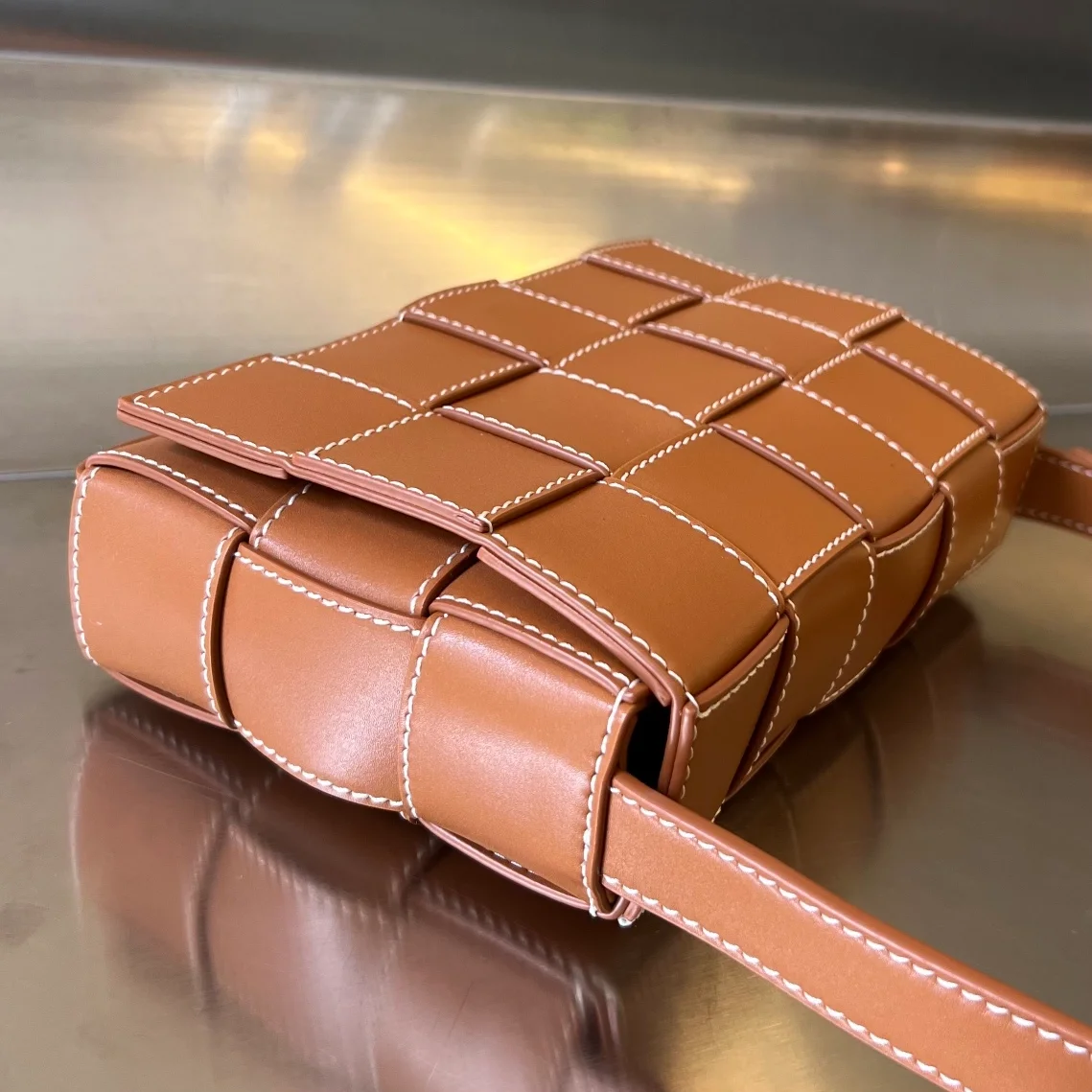 보테가 베네타 우드 내추럴 카세트백