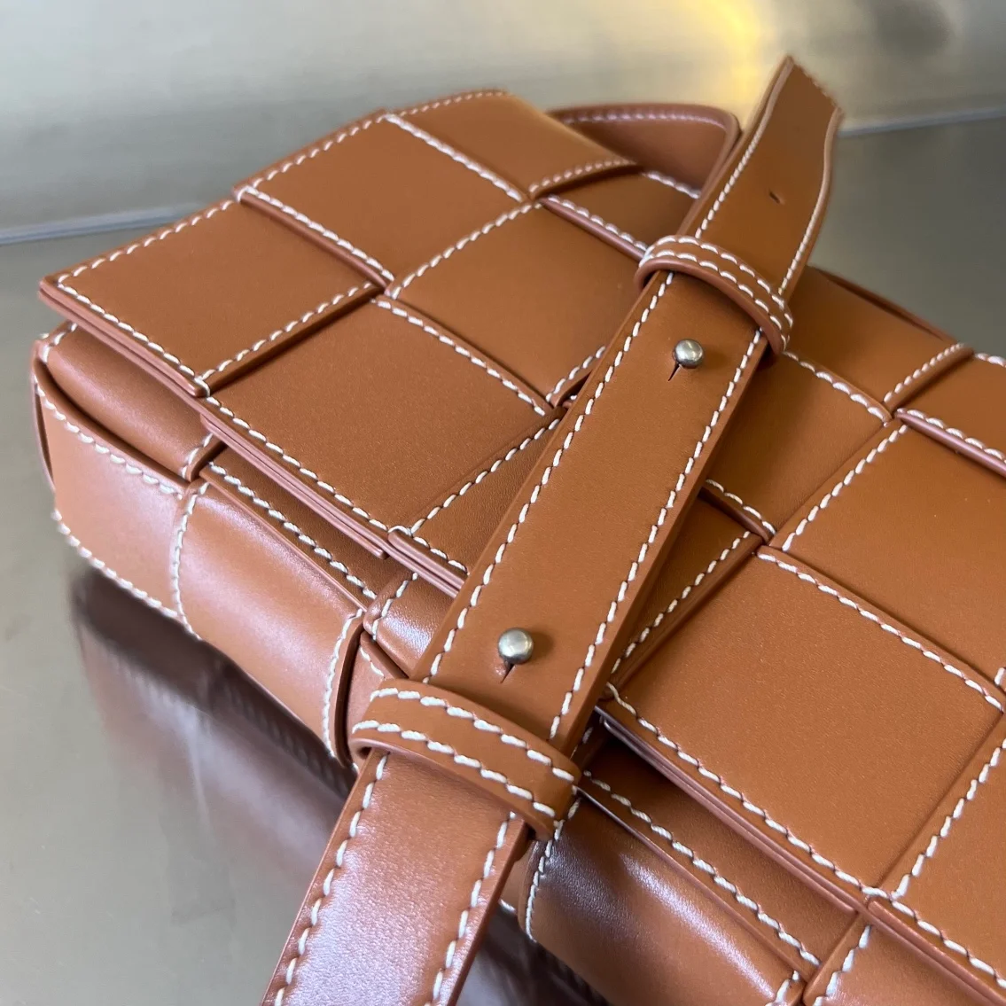 보테가 베네타 우드 내추럴 카세트백