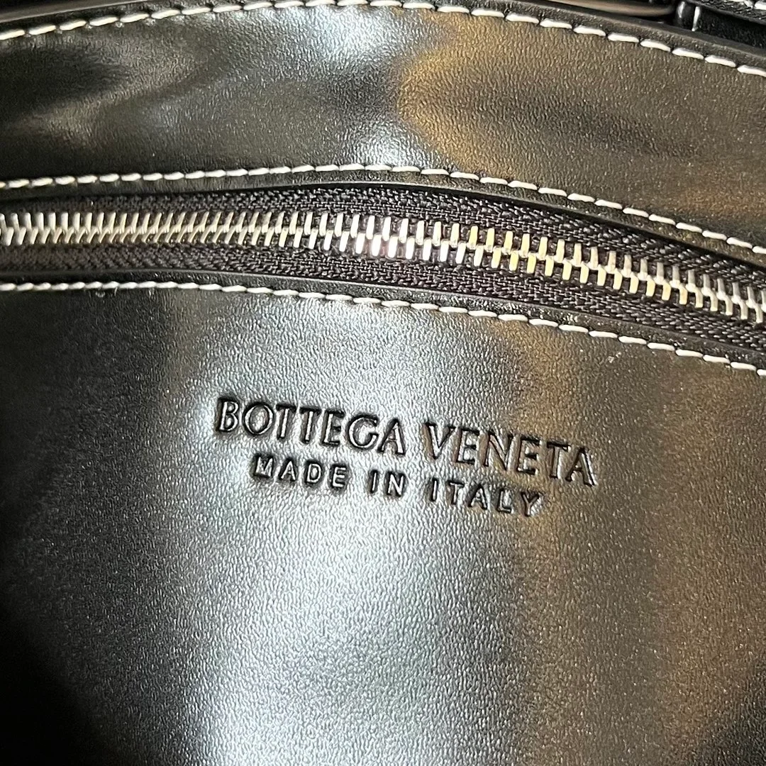 보테가 베네타 카세트백 내추럴 스티치 블랙
