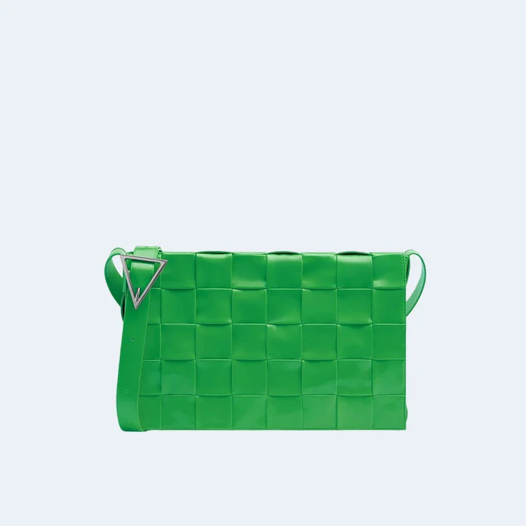 보테가 베네타 라지 레더 카세트백  패러킷