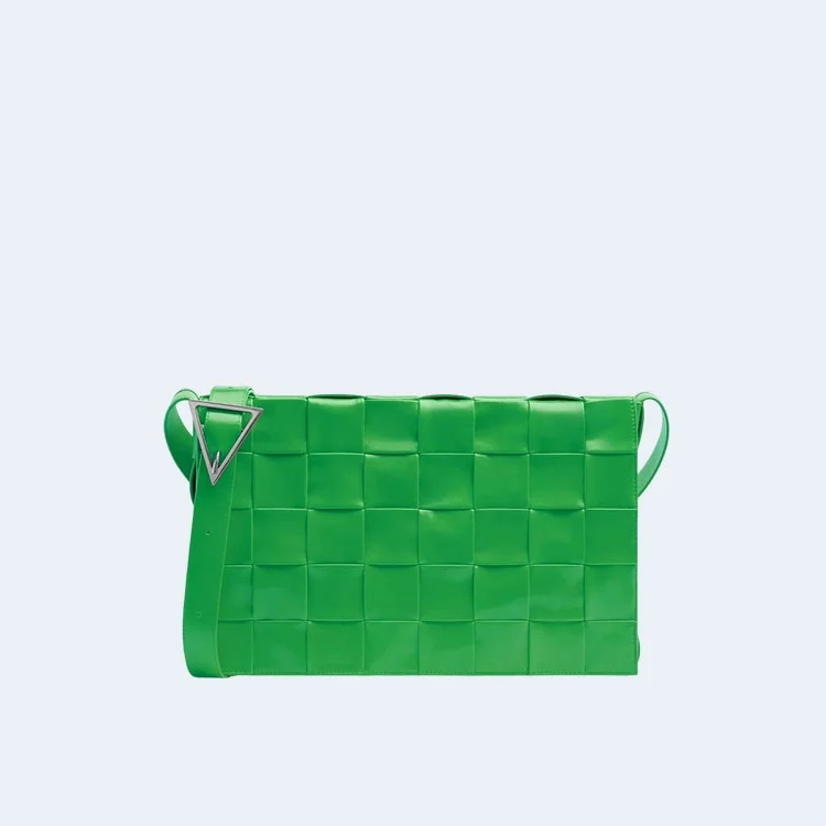 보테가 베네타 라지 레더 카세트백  패러킷