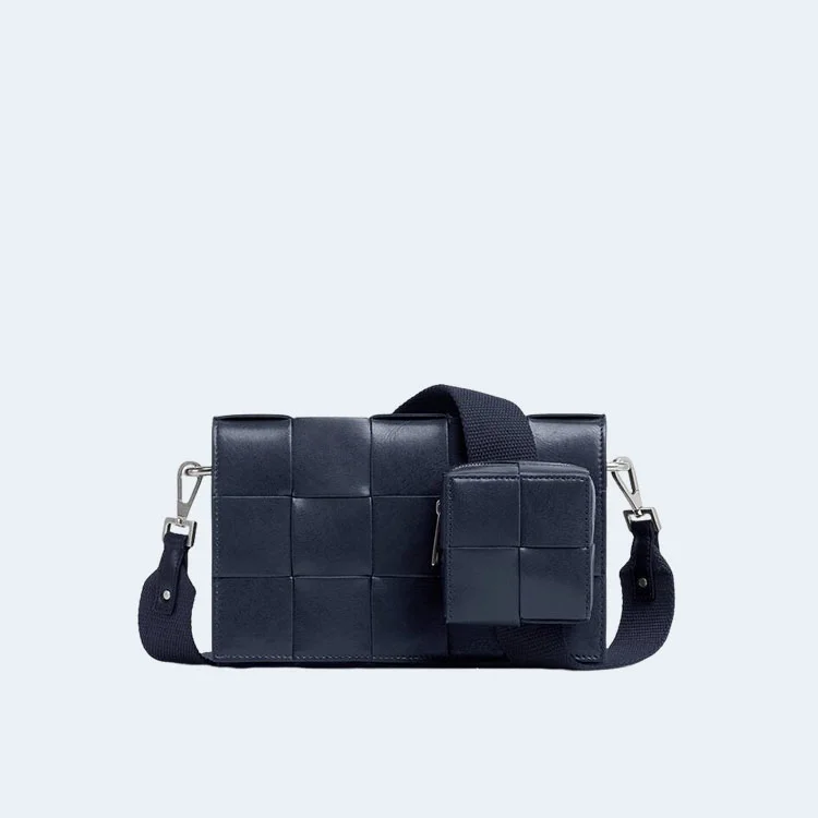 보테가 베네타 버서타일 스트랩 카세트백 네이비