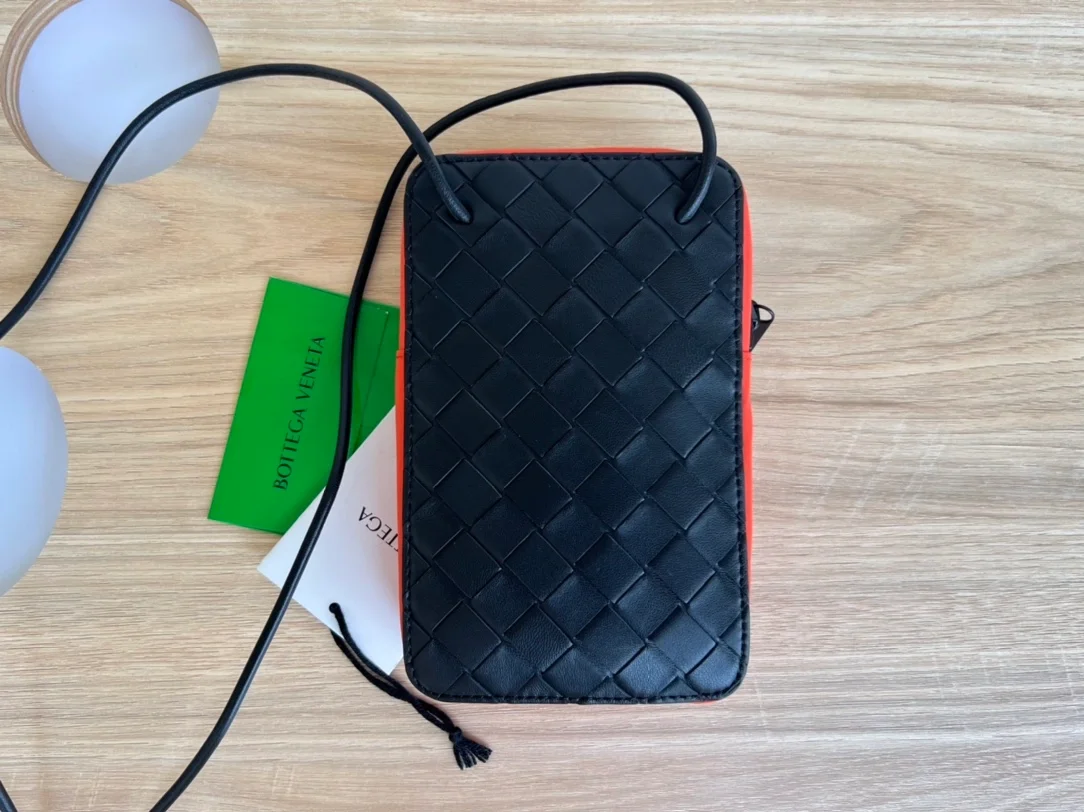 보테가 베네타 카세트 폰홀더 크로스백