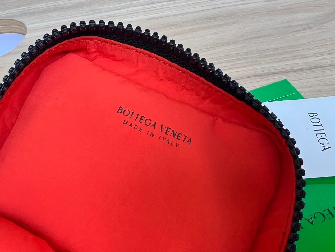 보테가 베네타 카세트 폰홀더 크로스백