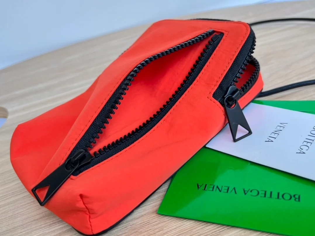 보테가 베네타 카세트 폰홀더 크로스백