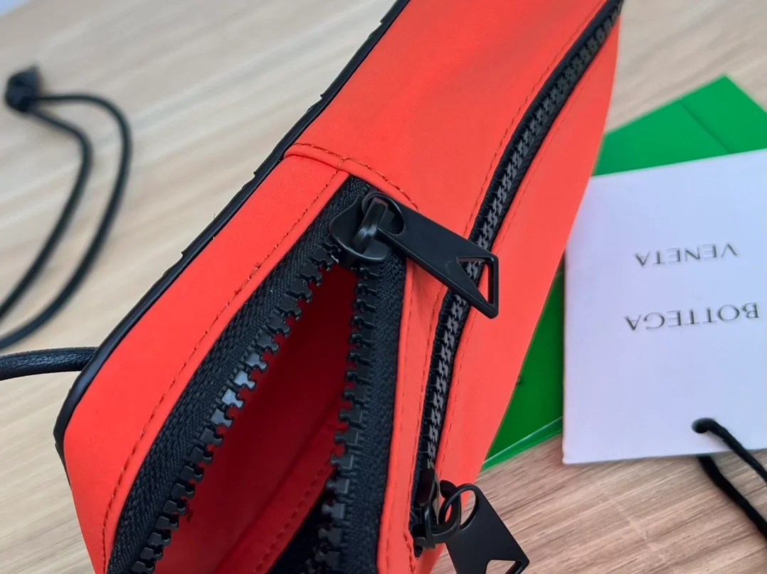 보테가 베네타 카세트 폰홀더 크로스백