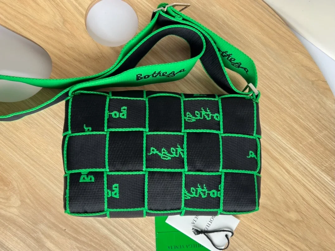 보테가 베네타 위빙 미디움 숄더백