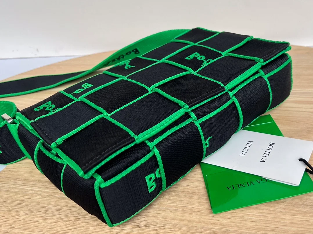 보테가 베네타 위빙 미디움 숄더백