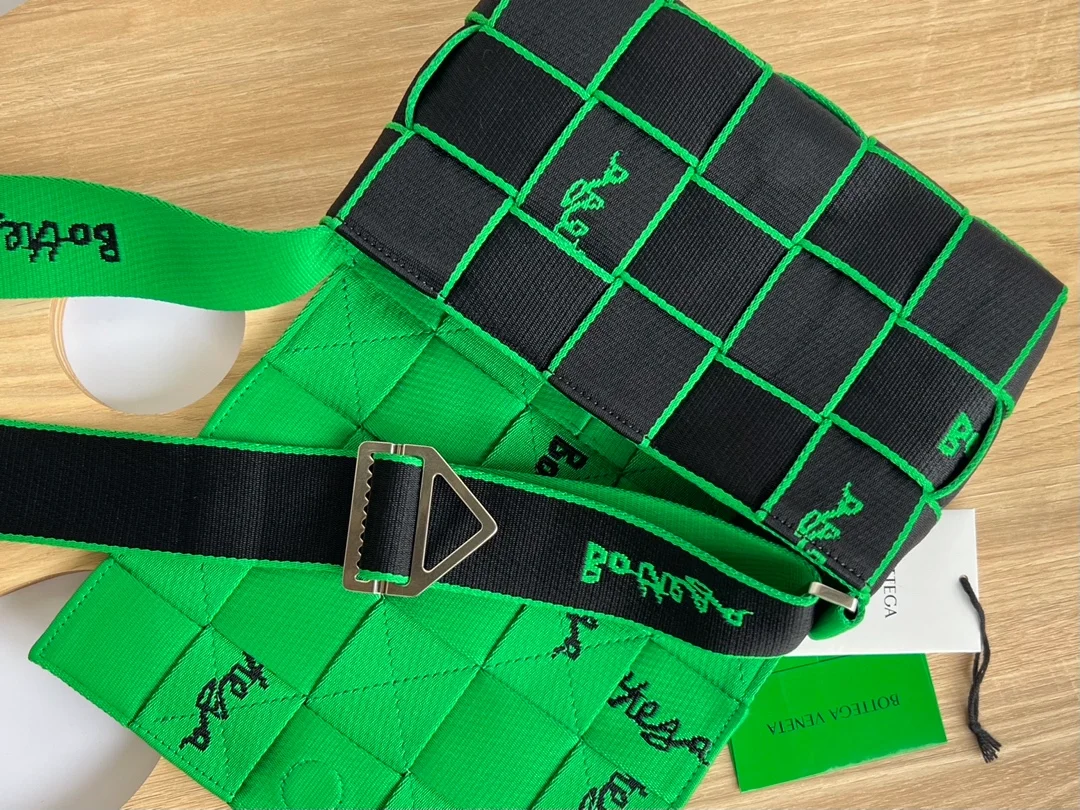 보테가 베네타 위빙 미디움 숄더백