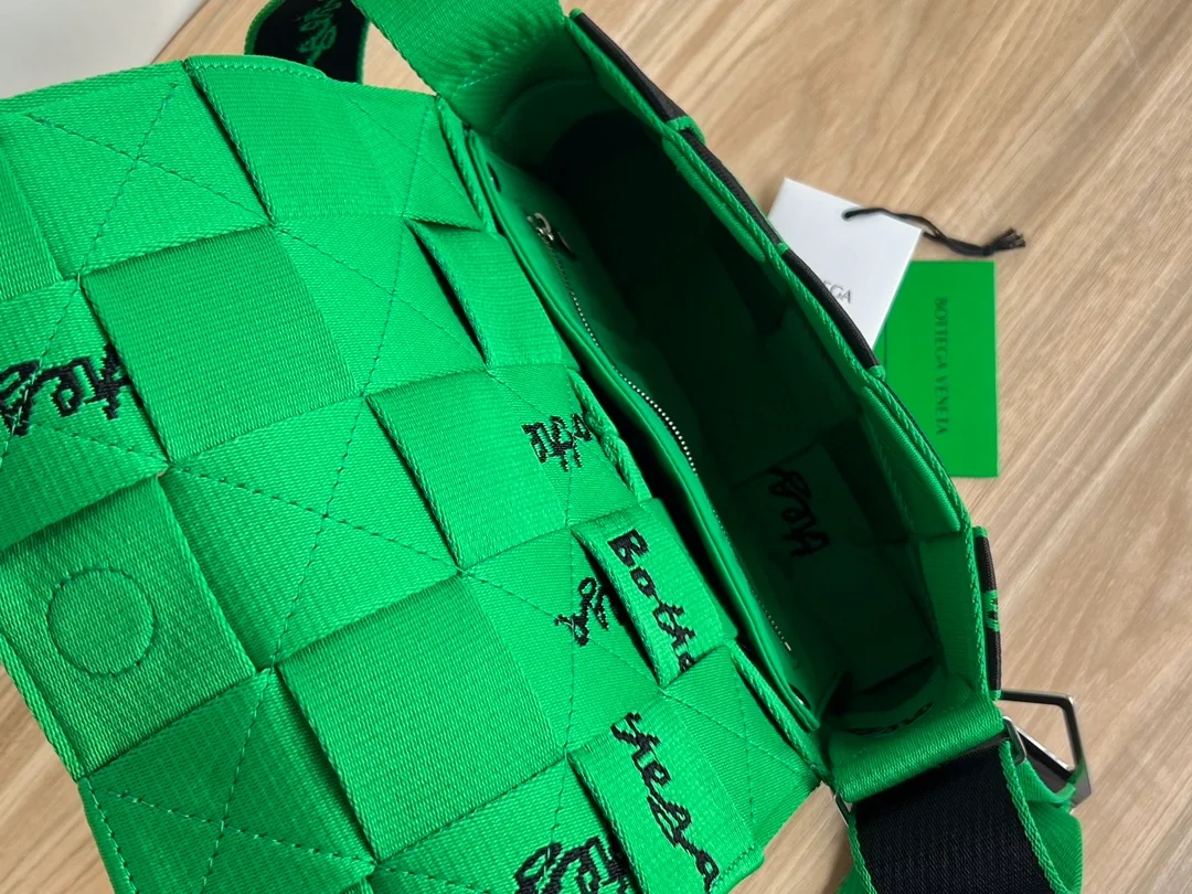 보테가 베네타 위빙 미디움 숄더백