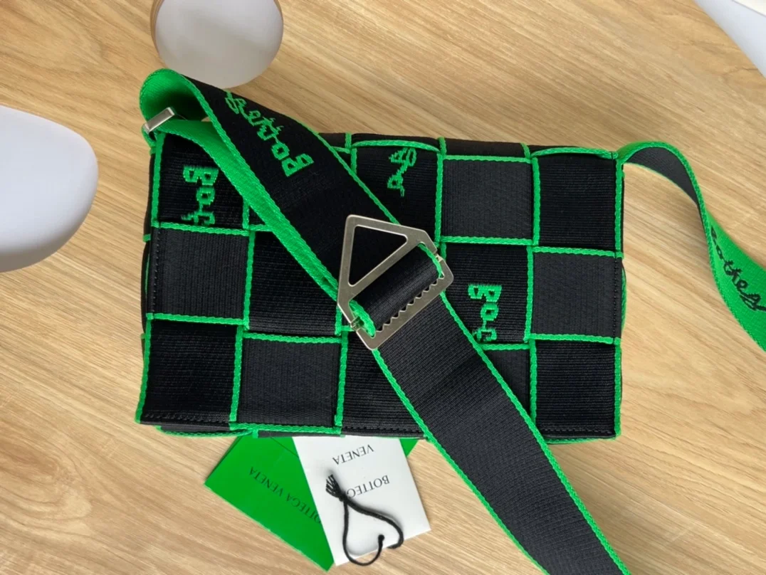 보테가 베네타 위빙 미디움 숄더백