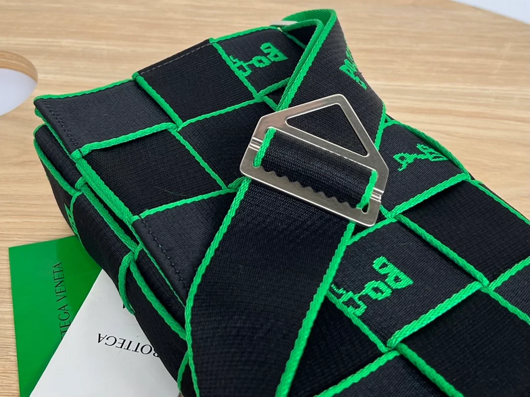 보테가 베네타 위빙 미디움 숄더백