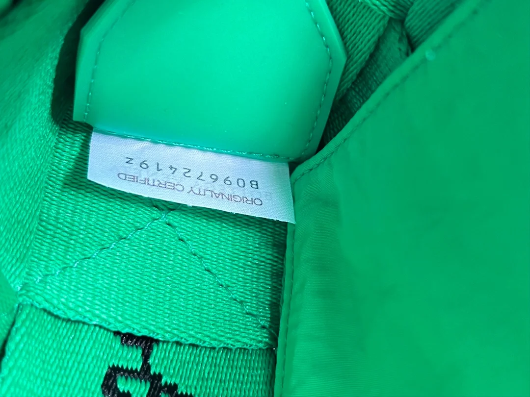 보테가 베네타 위빙 미디움 숄더백